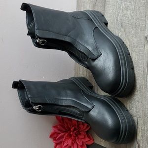 NEW Qupid zipup combat boots
